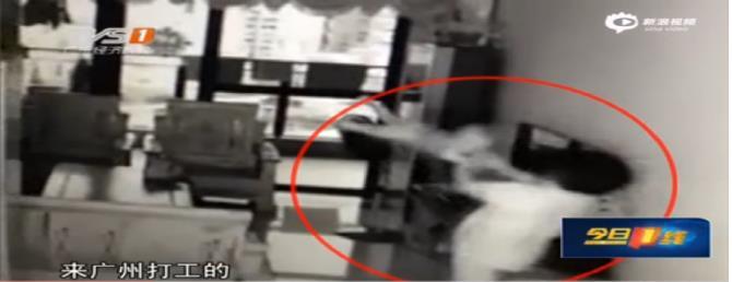 Phẫn nộ bảo mẫu hành hạ bé gái tàn nhẫn chỉ vì bé tè dầm