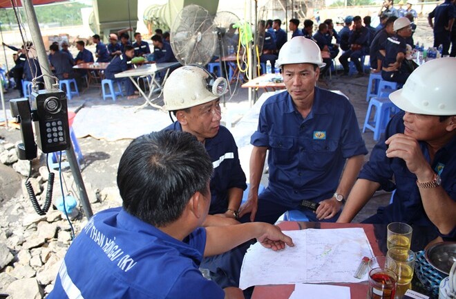 Bục túi nước hầm lò QN: Huy động 9.000 công nhân tìm kiếm người mất tích