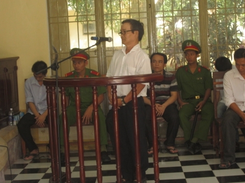 Vụ tham ô tại Agribank: Giám đốc xin giảm án vì... có bằng khen