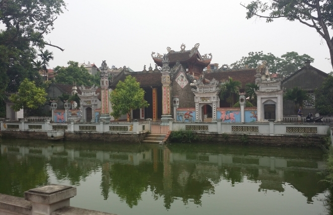 Mộ Quốc tổ Lạc Long Quân và giải mã ký tự trên viên gạch 2.000 năm tuổi