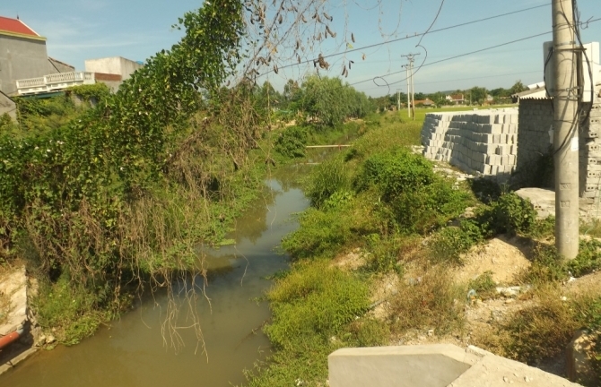 Bắt cá ở kênh, một nam thanh niên đuối nước