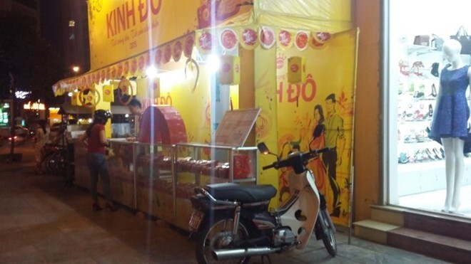 Sẽ truy trách nhiệm nếu cấp phép bán bánh trung thu trên vỉa hè