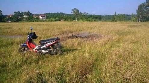 Nam thanh niên bất ngờ quấn chăn tẩm xăng tự thiêu