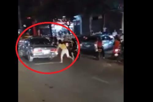 Bị bắt quả tang ngoại tình, chồng còn thản nhiên đánh vợ