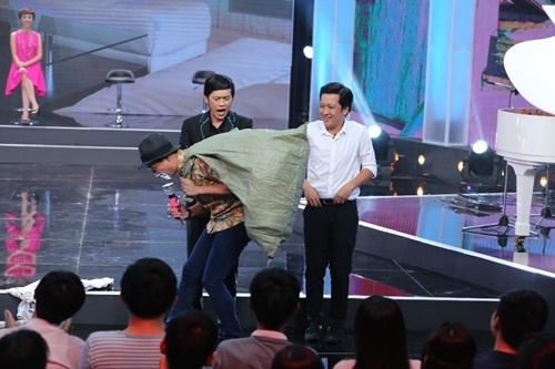 Bí mật đêm chủ nhật tập 9: Trường Giang quỳ dưới chân Hoài Linh