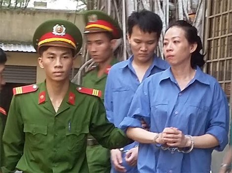 Tiếp tay buôn lậu yến sào, cán bộ hải quan Nội Bài lĩnh án