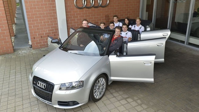 Tỷ phú chơi ngông chi hơn 100 tỷ mua siêu xe dệt kim cương