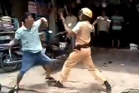 Tạm giam kẻ đánh vào mặt thượng úy công an