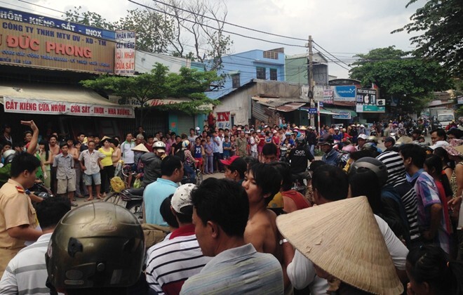 Xe ben lấn trái đường, một nữ công nhân tử vong