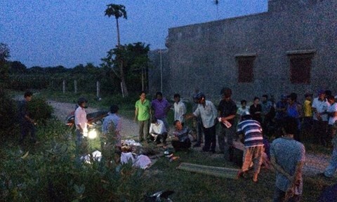 Dự đám tang anh ruột về, hai vợ chồng bị tàu húc tử vong