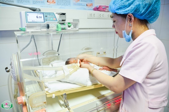 Nỗ lực giành giật sự sống cho mẹ con sản phụ bị bắn trọng thương