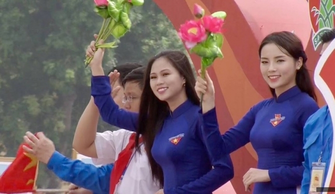 Những hình ảnh đẹp của Hoa hậu Kỳ Duyên trong buổi diễu hành 2/9