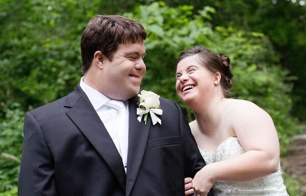 Cảm động bức thư của cha viết cho con gái bị bệnh Down nhân ngày thành hôn