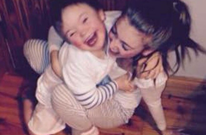 9X song ca cùng em trai mắc bệnh down gây xúc động