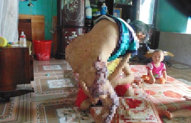 Cảm động gia đình người ôsin nhận nuôi cậu bé mồ côi sau án mạng đau lòng