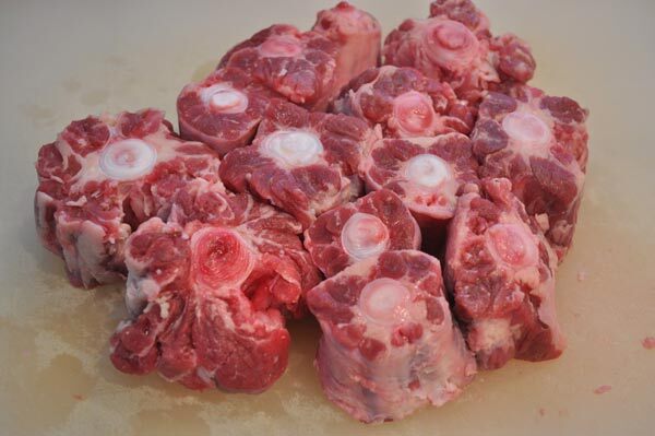 Cách nấu món đuôi bò hầm rau củ cho bữa cơm gia đình