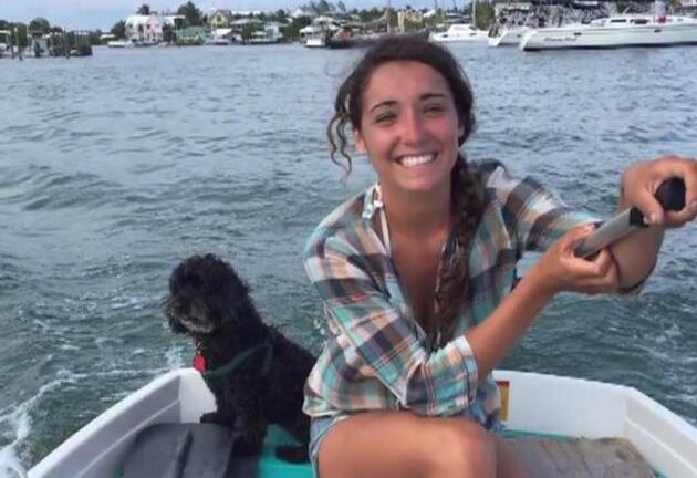 Nữ sinh 9 tháng vượt biển để tới trường