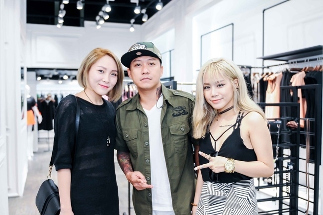 Bán kết Giọng hát Việt 2015: Tuấn Hưng tự tay thử giày cho hai trò cưng