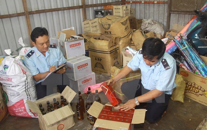 Hà Nội: Dùng rượu Lào làm giả rượu Chivas để bán ra thị trường