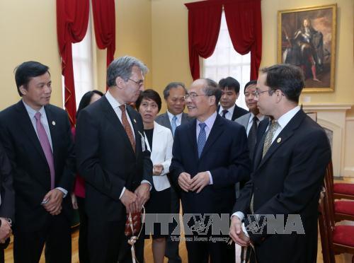 Chủ tịch Quốc hội thăm Tòa Nhà thị chính cũ Bang Massachusetts