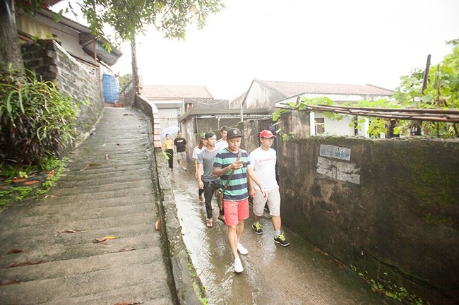 Tuấn Hưng cùng đội bóng về Quảng Ninh làm từ thiện