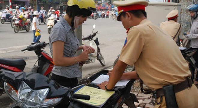 Có được dùng bản công chứng bằng lái xe thay cho bằng gốc?