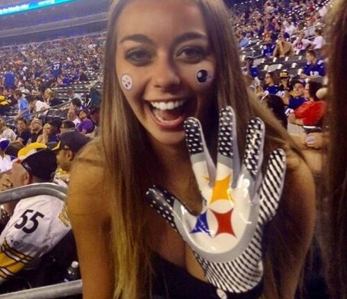 Hot girl 20 tuổi than khổ vì… xinh đẹp quá mức