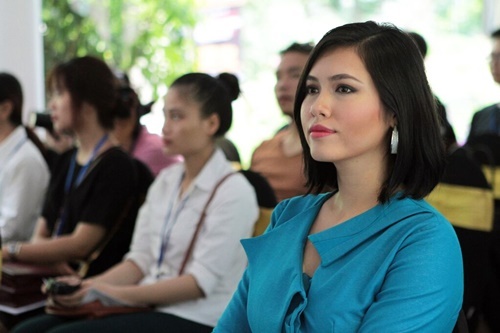Á hậu Hoàng My tham gia cuộc đua vượt chướng ngại vật