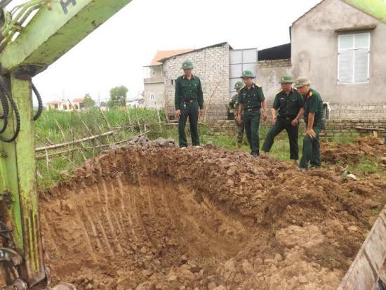 Nghệ An: Hoảng hồn phát hiện tên lửa nằm sâu dưới lòng đất