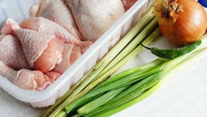 Chủ nhật vào bếp với món gà hấp hành thơm ngon, lạ miệng