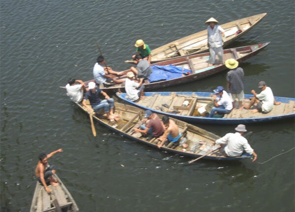 Bị trầm cảm, một thanh niên nhảy cầu tự tử