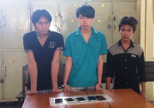 Bắt nhóm 9x đột nhập 2 cửa hàng, cuỗm gần 1 tỷ đồng