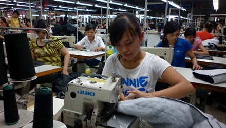 Lương và bảo hiểm tăng: Doanh nghiệp sẽ phải 'lách' luật?