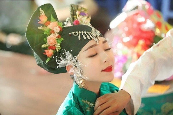 Cô đồng 9X tiết lộ về