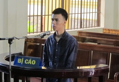 Kẻ trốn nã rút súng 