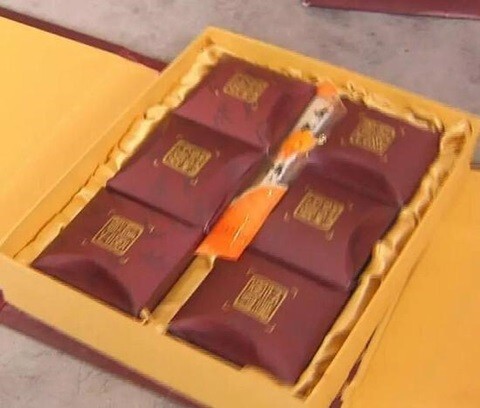 Sửng sốt: Hộp bánh trung thu mua 10 năm chưa hỏng