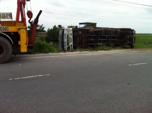 Hai thanh niên tử vong bên chiếc xe máy sau tiếng nổ lớn