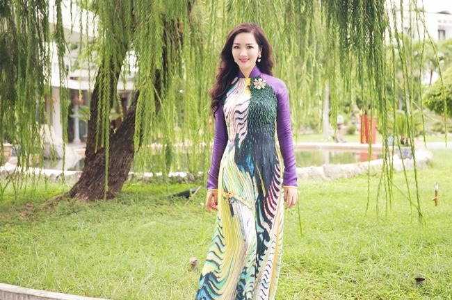 Hoa hậu Giáng My không quản ngại đường xa làm từ thiện