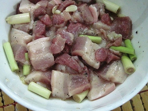 Đổi vị ngày mưa với cà bát om thịt ba chỉ thơm ngon