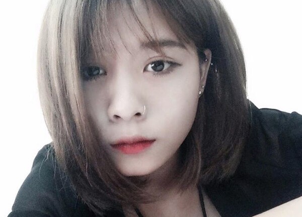 Clip: Anh chàng vừa cắn vừa hôn chân bạn gái 