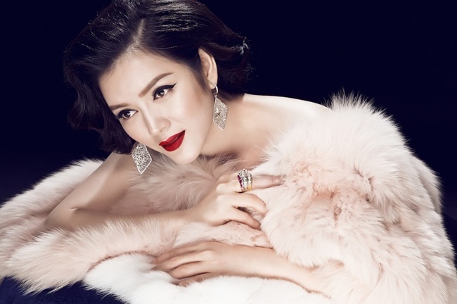 Lý Nhã Kỳ quyến rũ, sang trọng và quyền quý với trang sức kim cương 