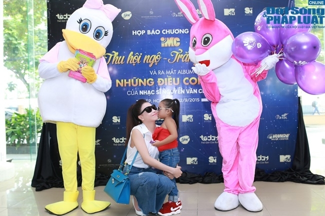 Trà Ngọc Hằng sành điệu đọ style cực 