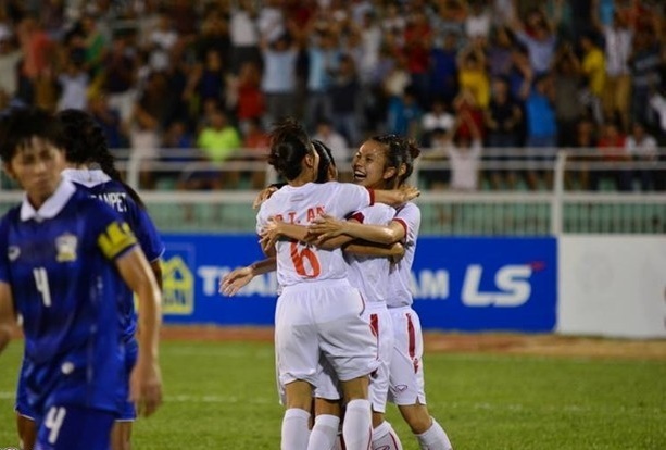 ĐT nữ Việt Nam nhận thưởng 600 triệu, HLV nữ Thái Lan từ chức