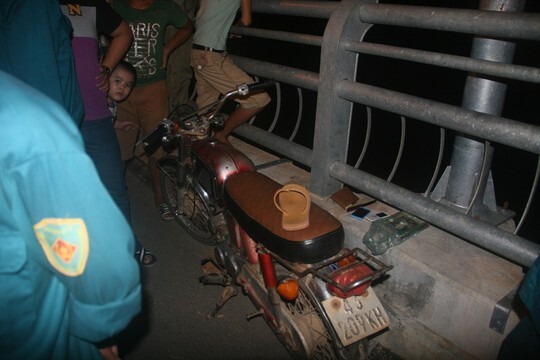 Tiếp tục tìm kiếm thi thể nam thanh niên nhảy cầu tự tử