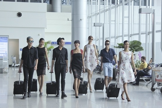Top 7 Vietnam’s Next Top Model 2015 hào hứng đến Singapore