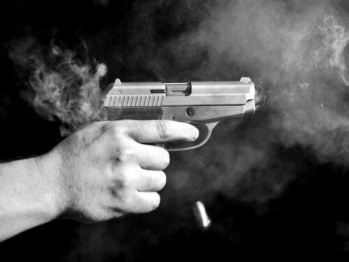 Lĩnh án vì mang súng giả đi đòi nợ