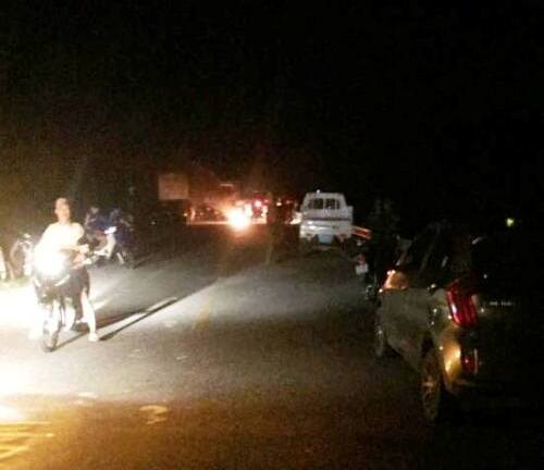 Va chạm với xe đạp, người phụ nữ mất lái lao vào đầu xe tải tử vong