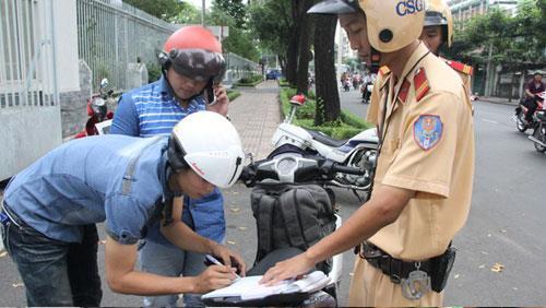 Ngoài cảnh sát giao thông, ai được dừng xe xử phạt?