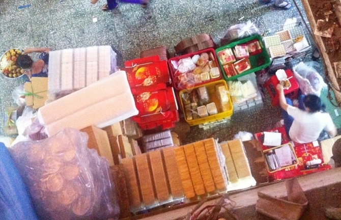 Mua bánh trung thu nhái được tặng kèm logo thương hiệu