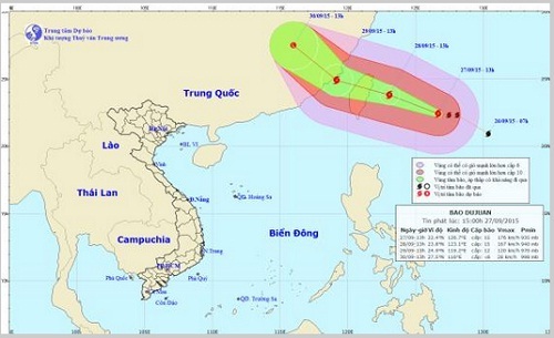 Bão Dujuan đang hoạt động mạnh ngoài biển Đông